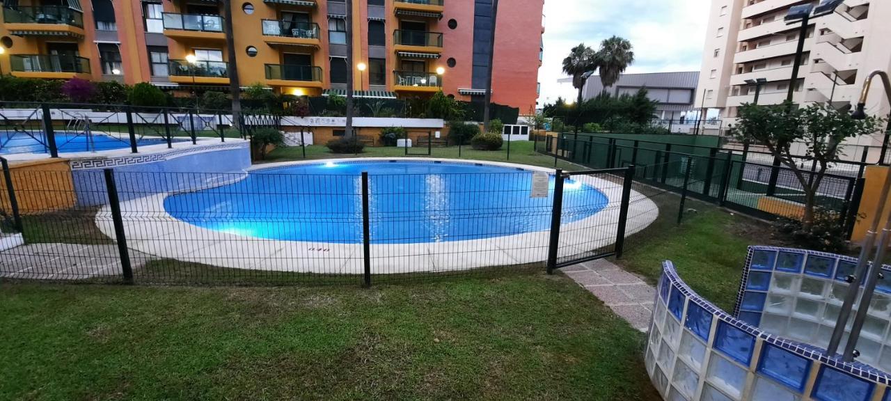 Impresionante Primera Linea De Playa, Bajondillo Beach Torremolinos Extérieur photo